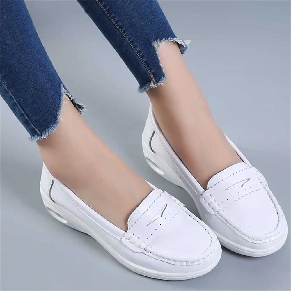 Thick Sole Slipon White Traine – Wedding Supply Store Canada recenzja i cena