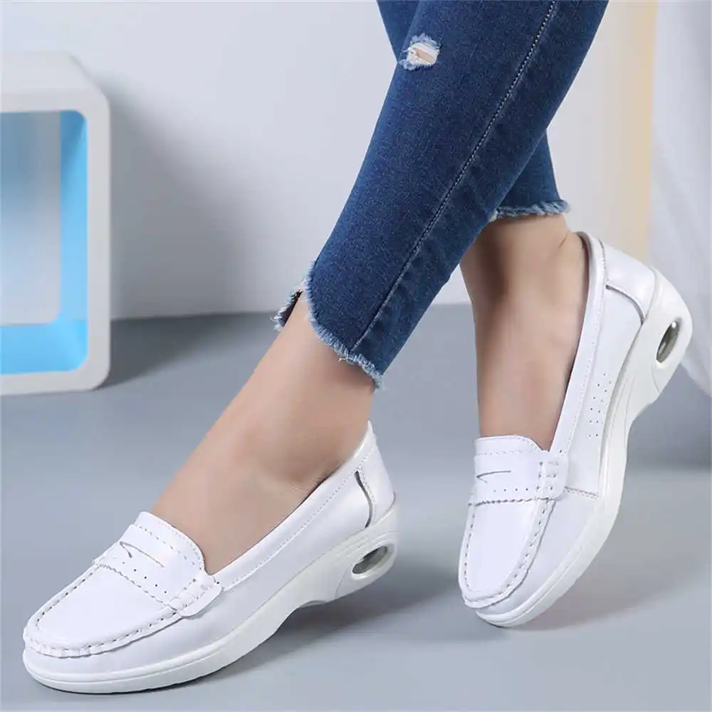 Thick Sole Slipon White Traine – Wedding Supply Store Canada recenzja i cena
