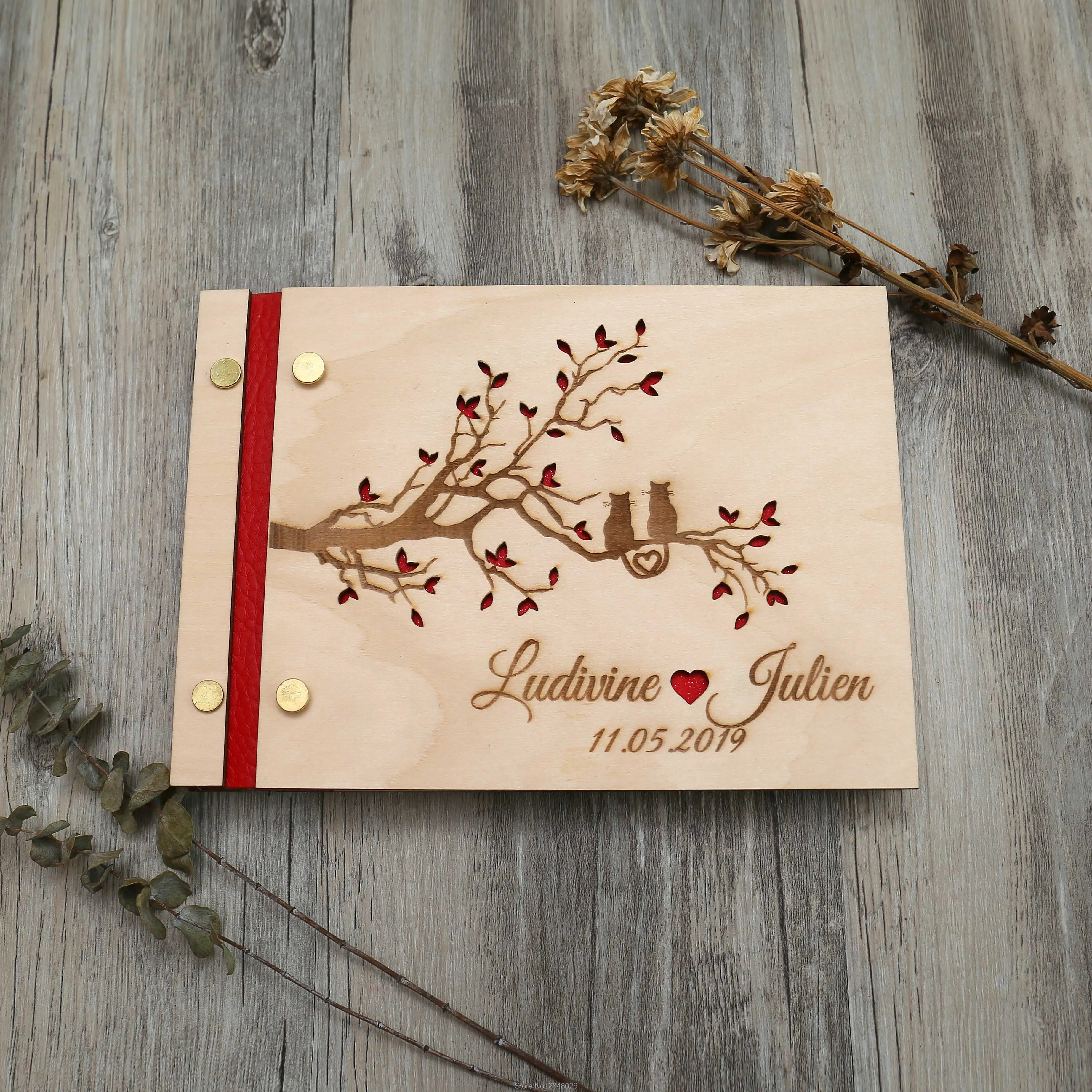 Rustic engraved tree with love – Personalized Guest Book recenzja i cena