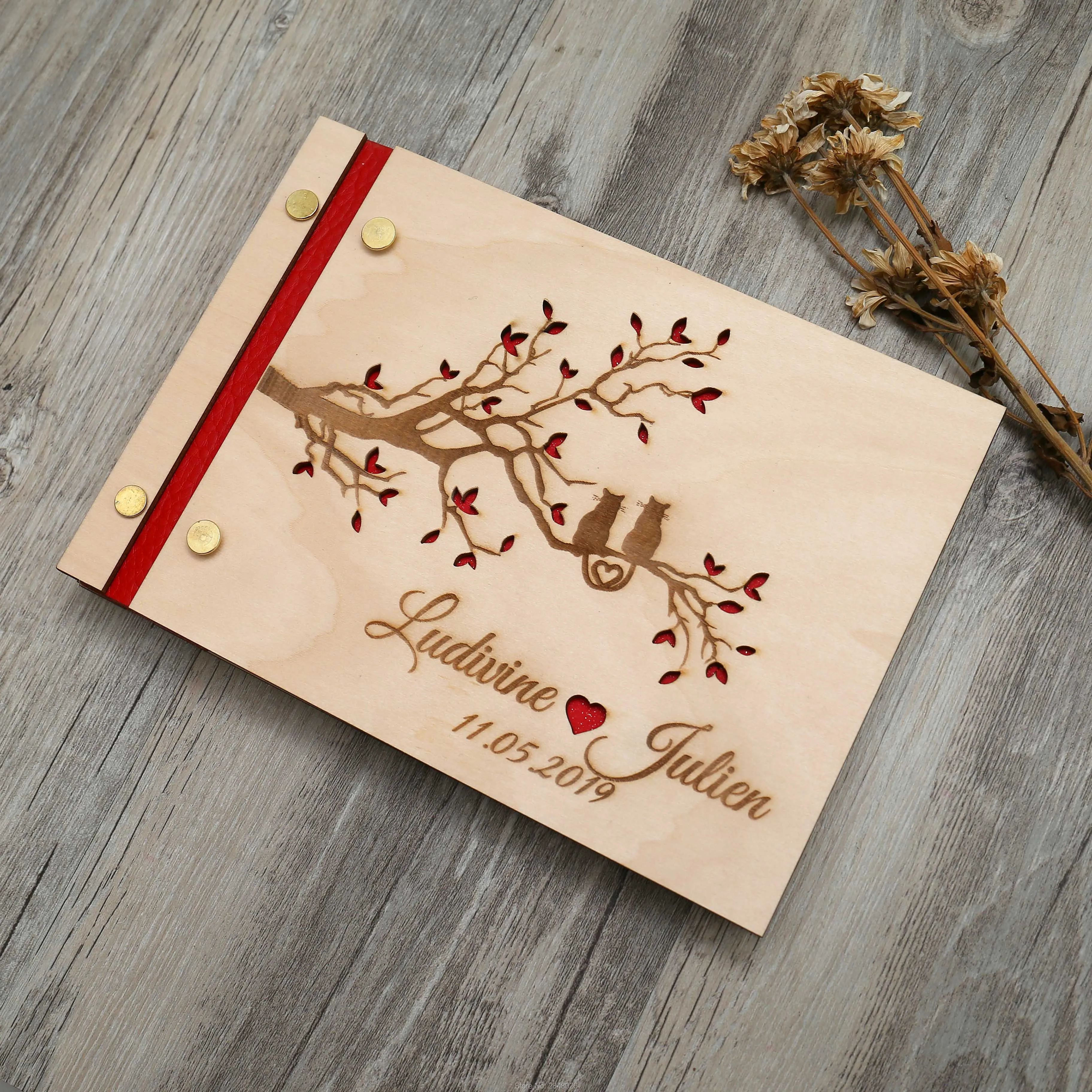 Rustic engraved tree with love – Personalized Guest Book recenzja i cena