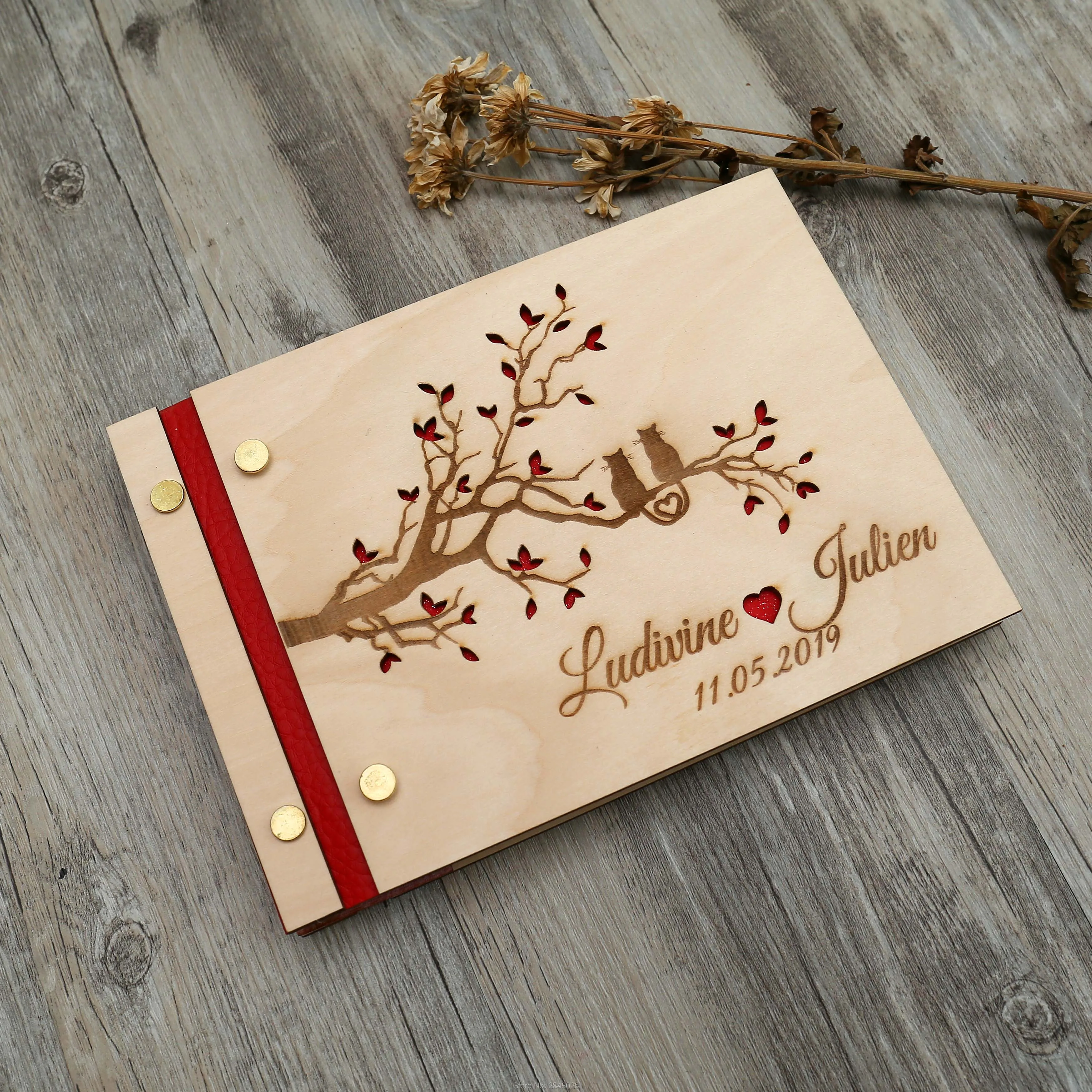 Rustic engraved tree with love – Personalized Guest Book recenzja i cena